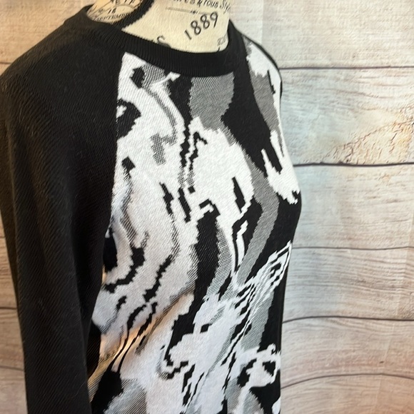 Peace of Cloth Sweater Abstract Design Black & White Size XS - Picture 4 of 9